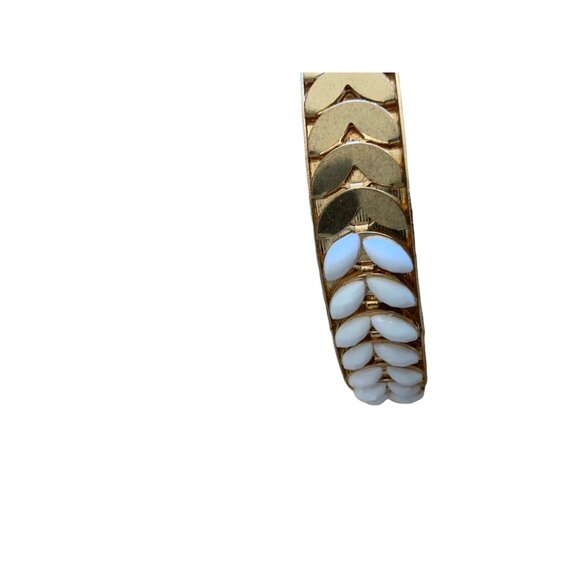 🍒 2/$20 🍒 Vintage White and Gold Leaf Pattern Bangle Bracelet - Picture 1 of 5
